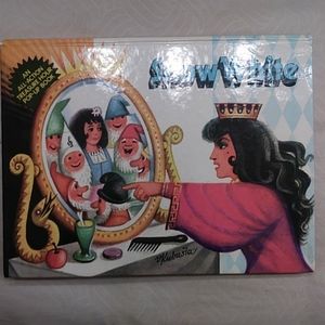 📚 Vintage 1978 Vintage Snow White Book
